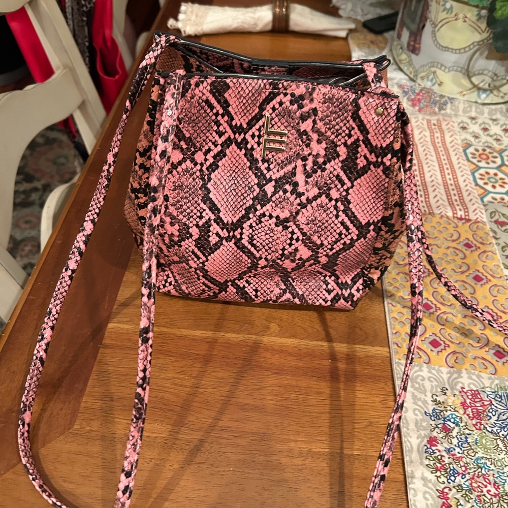 Chic Pink Snakeskin Crossbody Bag